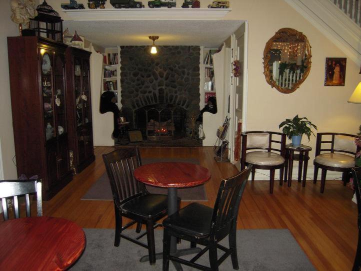 Brookview Manor Inn Canadensis Экстерьер фото