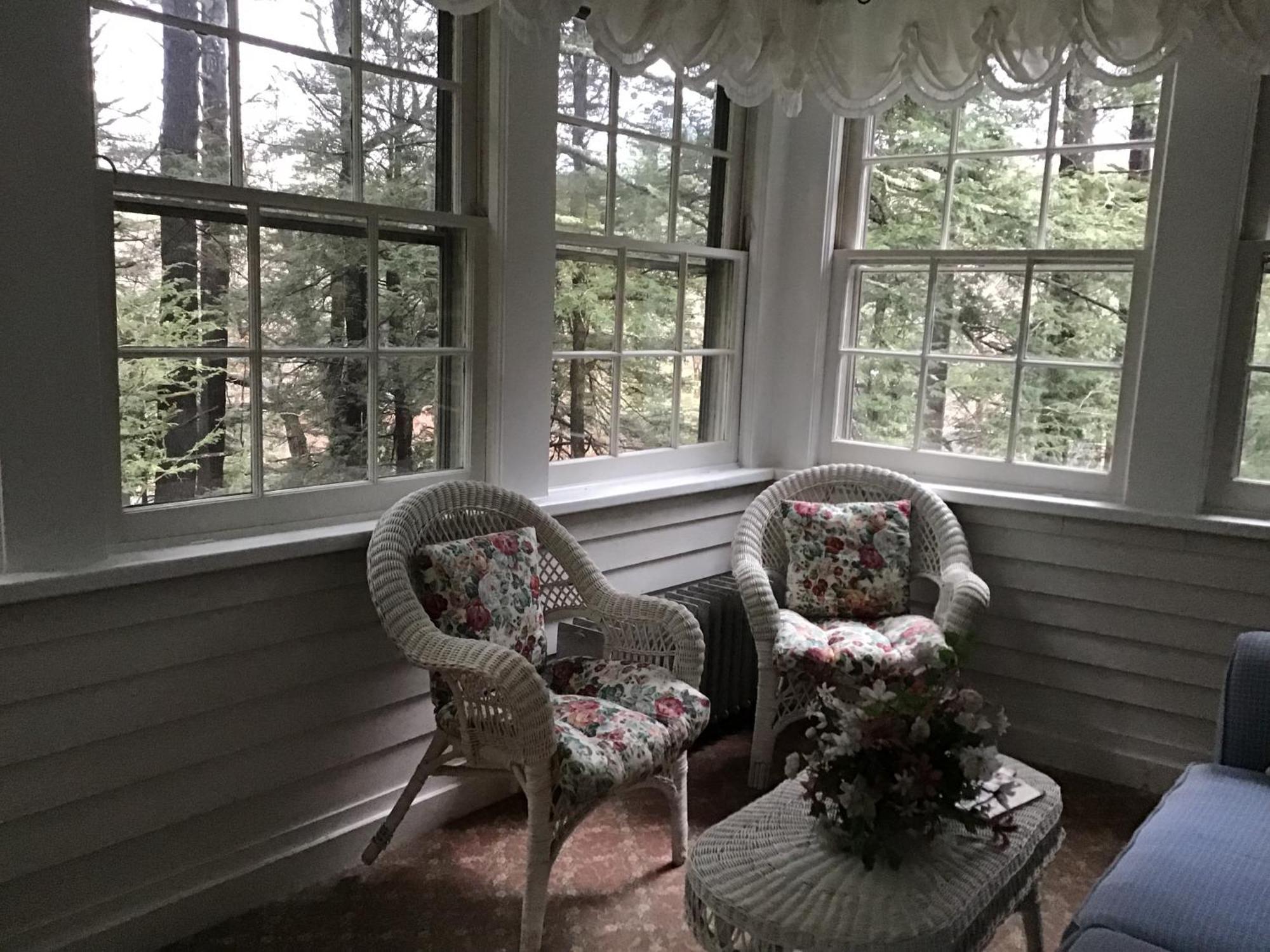 Brookview Manor Inn Canadensis Экстерьер фото