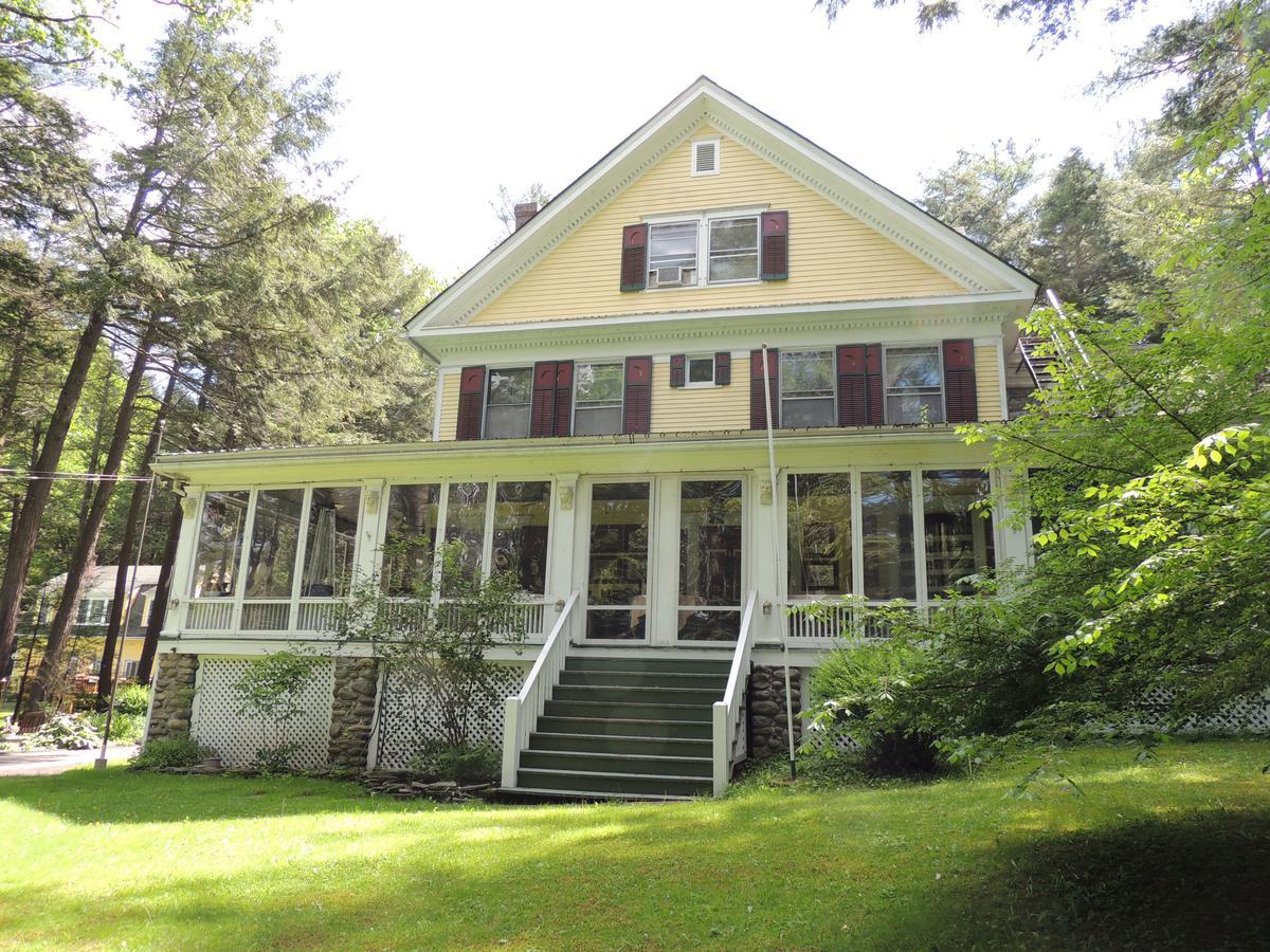 Brookview Manor Inn Canadensis Экстерьер фото