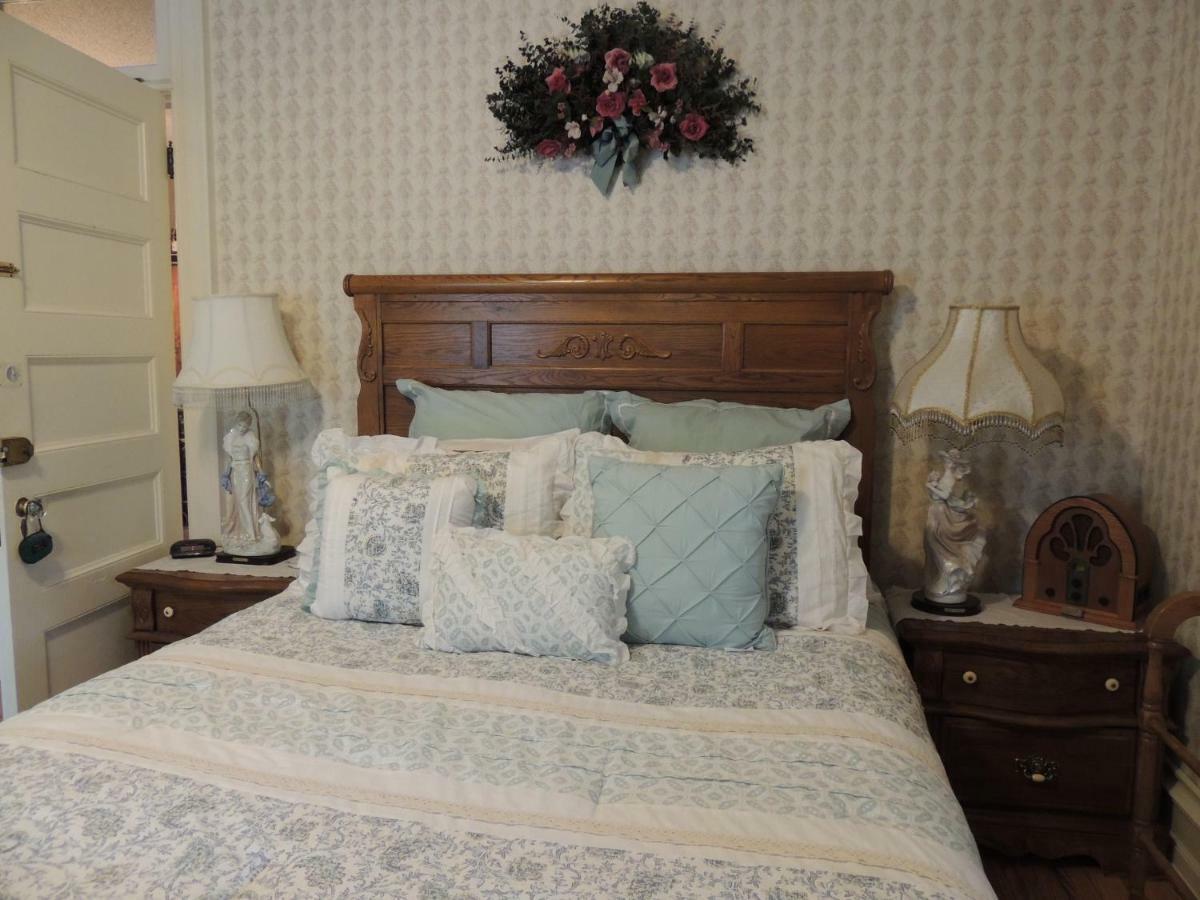 Brookview Manor Inn Canadensis Экстерьер фото